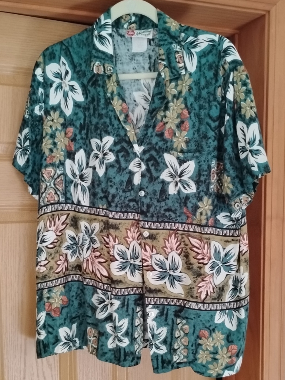Vintage-Inspired Hawaiian Green Floral Button-Up Top Medium EUC